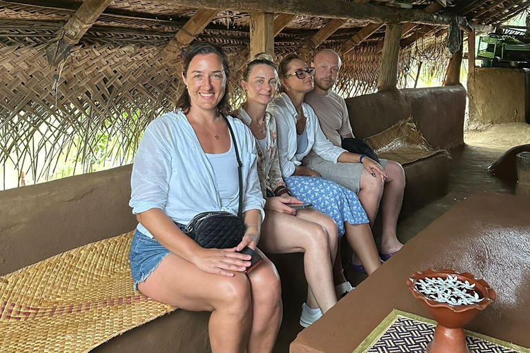 Kandy: Sigiriya, Dambulla och en dagsutflykt på bysafariKandy: Sigiriya, Dambulla, and Village Safari Day Trip