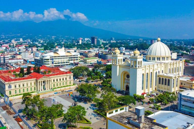 San Salvador: wycieczka po historycznym centrum miasta i parku CuscatlánSan Salvador: wycieczka po mieście z wizytą w historycznym centrum i parku Cuscatlán