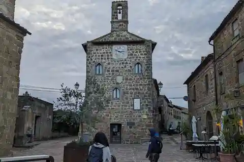 Caça às tumbas e aventura de trekking em Sovana