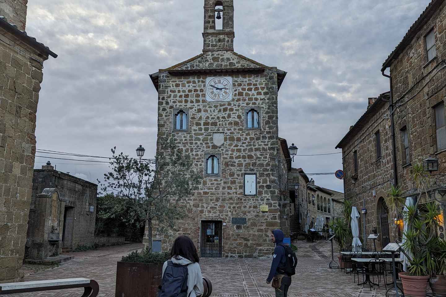 Caccia alle tombe e trekking a Sovana