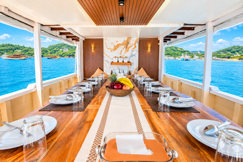 3-Day Komodo National Park Cruise with NK Superior Phinisi Sharing Cabin, Single Bed, Ocean View