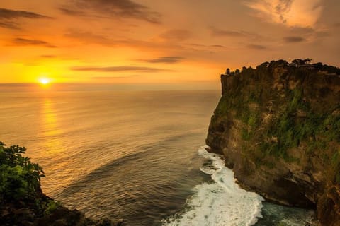 Bali: South Bali Golden Sunset Coastal Escape Dinner Tour