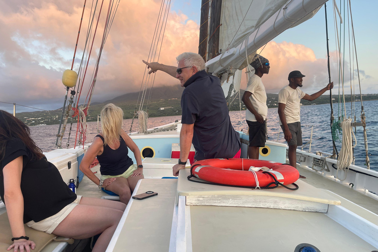 St. Kitts i Nevis: Schooner Alexander Hamilton Sailing ...