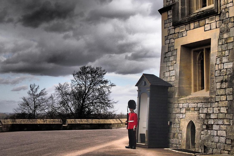 London: Stonehenge and Windsor Castle Private Day Trip