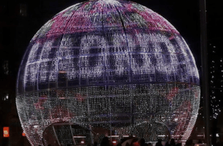 Madrid: Die große Tour der Weihnachtslichter mit Tuk Tuk Zero. 1h 30min