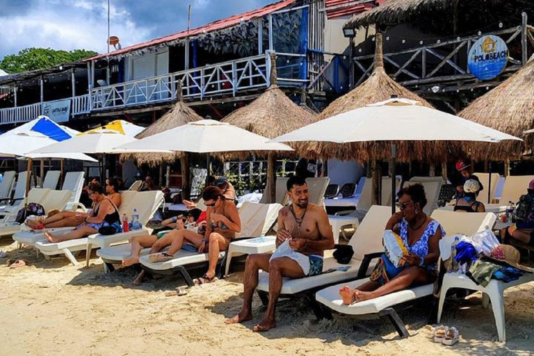 Cartagena: Playa Tranquila Barú Day Pass + Welcome Cocktail