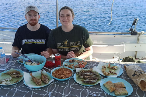 Atenas: Experiencia de pesca en barco con comida marinera