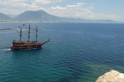 Alanya: Fiesta en Barco Pirata con Espuma, Discoteca, Comida y BebidasAlanya: Crucero en barco pirata SIN TRASLADO