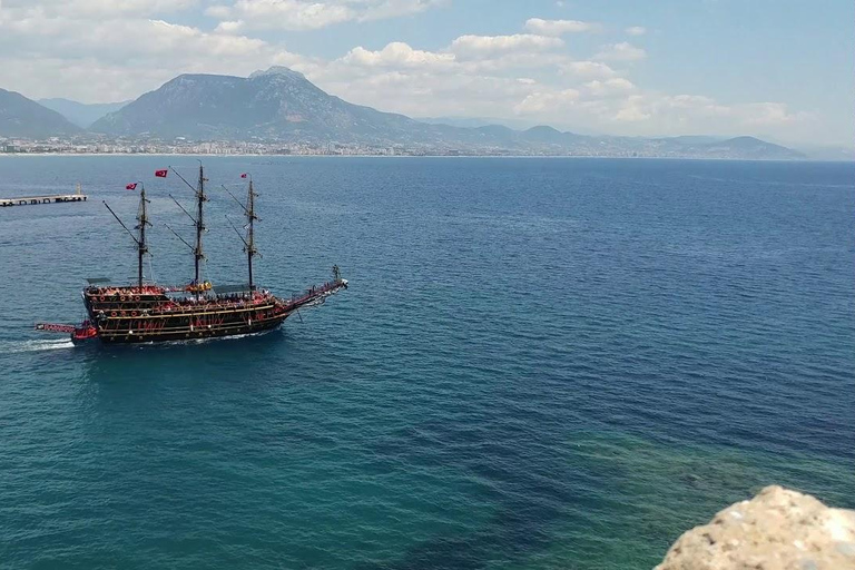 Alanya: Fiesta en Barco Pirata con Espuma, Discoteca, Comida y BebidasAlanya: Crucero en barco pirata SIN TRASLADO
