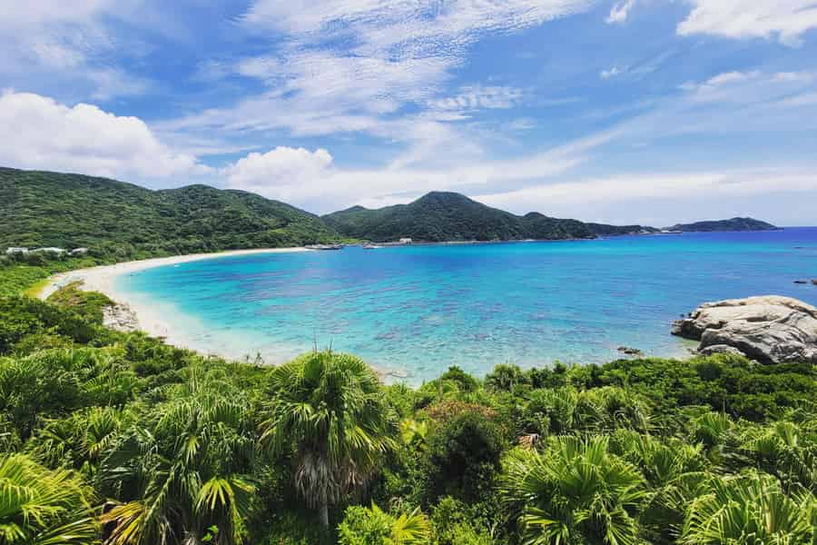 Von Naha: Tagestour mit dem Boot zur Insel Tokashiki. Foto: GetYourGuide Von Naha: Tagestour mit dem Boot zur Insel Tokashiki. Foto: GetYourGuide