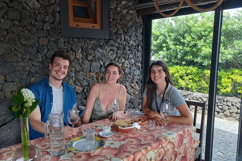 Terceira-eiland: privé sightseeing-dagtrip en wijnmakerijlunchGedeelde unieke ervaring bij lokale wijnmakerij met lunch