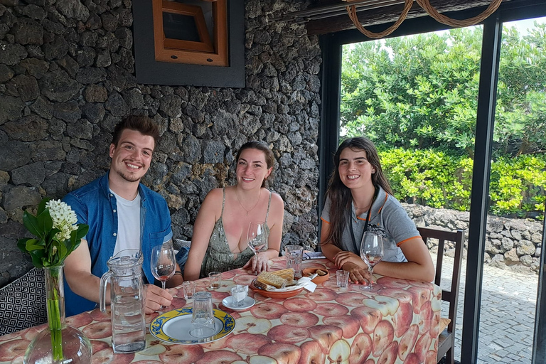 Terceira-eiland: privé sightseeing-dagtrip en wijnmakerijlunchGedeelde unieke ervaring bij lokale wijnmakerij met lunch