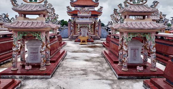 Private Hoi An Cemetery Tour: Exploring Vietnamese Afterlife