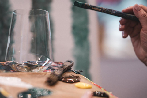 Berlin: Paint & Drink Workshop with Wine Tasting