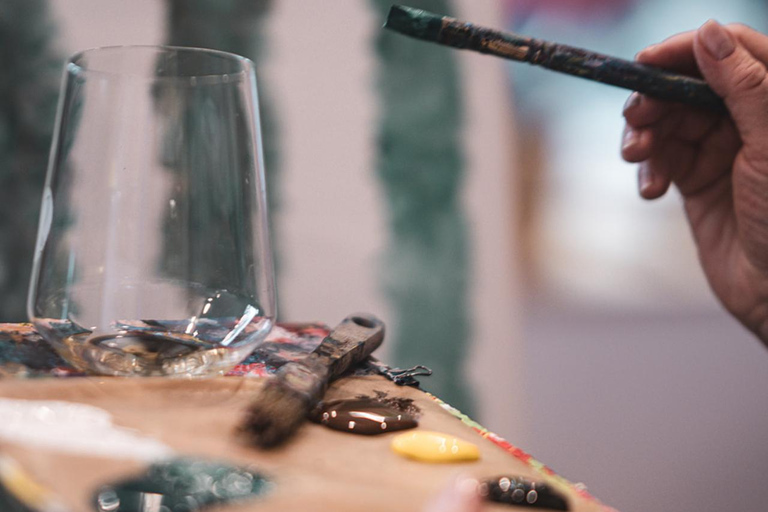 Berlin: Paint & Drink Workshop with Wine Tasting