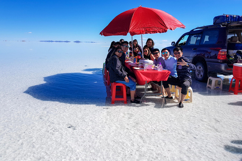 From La Paz: 5-Day Uyuni and Red Lagoon Tour with Bus Ride