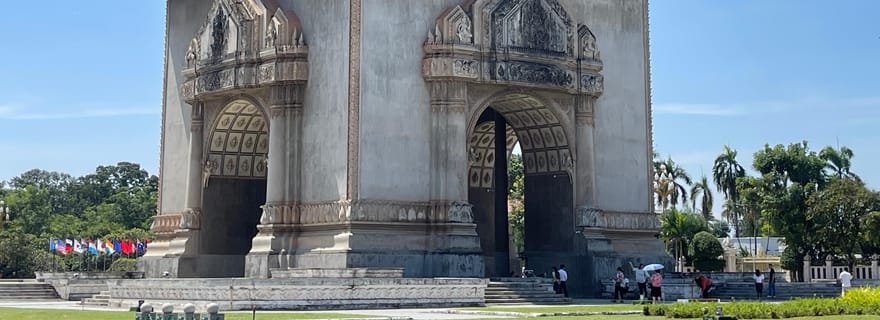 Vientiane : visite culturelle avec le parc du Bouddha et le Patuxay