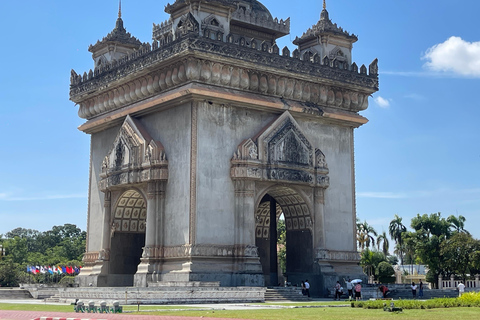 Iconic Vientiane Tour &amp; Laos Kultur, Buddha Park, PatuxayChinesischer Guide Privat 6-9 pax