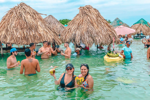 Cartagena : Excursion en bateau sur l&#039;île de Cholon et fête avec DJ + déjeuner