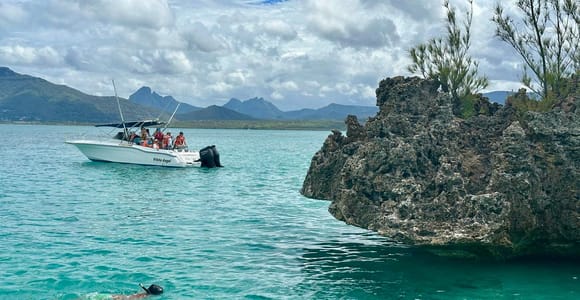 Le Morne: Mauritian Day Trip with BBQ & Dolphin Spotting
