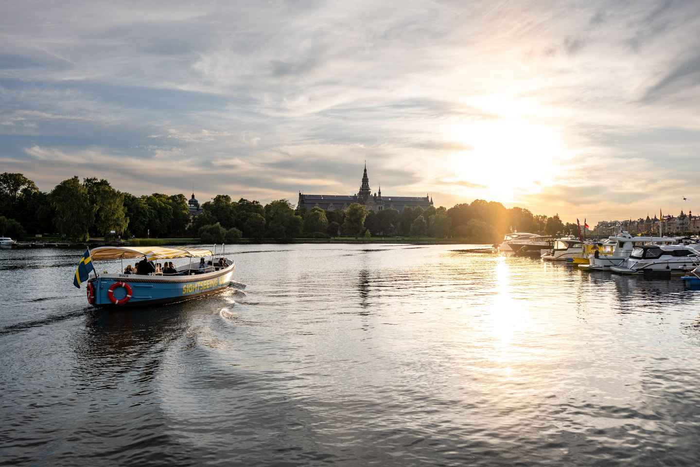 Stockholm Old Town Walking Tour & Electric Boat Ride