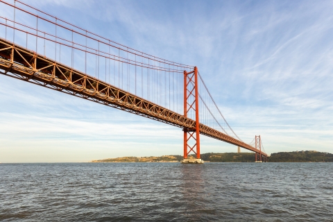 Lisboa: tour en barco por el río TajoLisboa: tour en barco de 1 hora de mañanas por el río Tajo