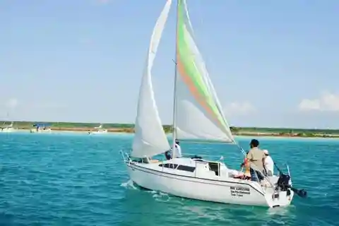 Paseo en velero por Bacalar Maelia