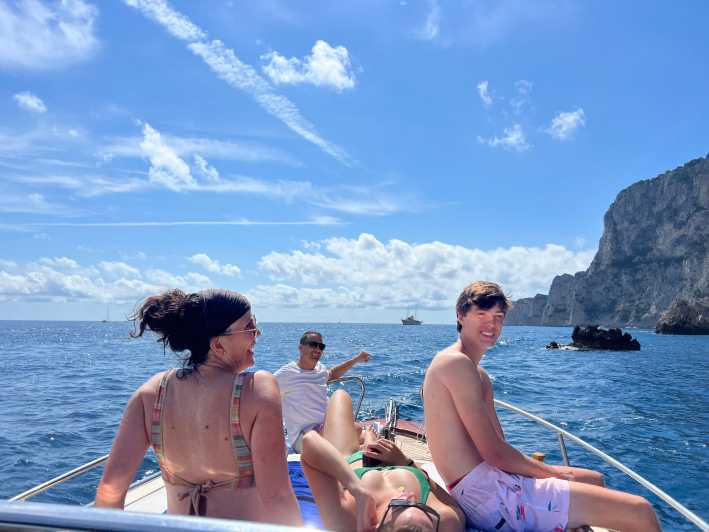 Desde Sorrento: Excursión privada de un día en barco por la isla de Capri