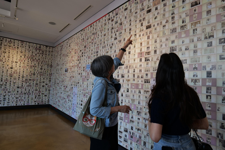 Seul: Wycieczka po historycznym miejscu więzienia Seodaemun z lokalnym ekspertemMroczna wycieczka po Korei: więzienie Seodaemun