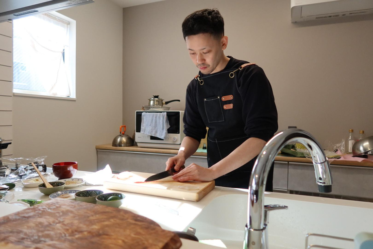 Osaka: Sushi Making and Omakase Sushi Tasting Experience