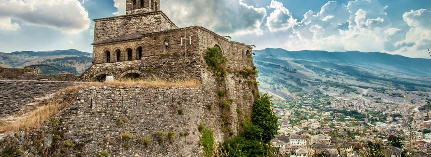 Au départ de Tirana/Durrës : Gjirokastra et visite de l'Œil Bleu