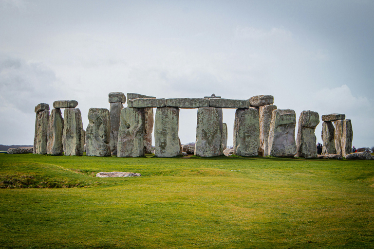 From Southampton: Stonehenge and Bath Private Day Trip