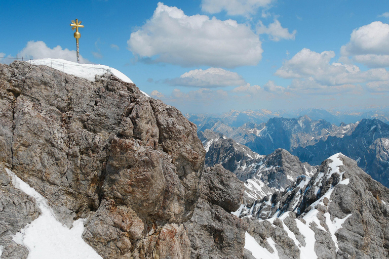 Munich: 3-days Zugspitze hike with hotel pickup