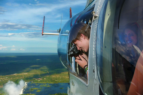 Helikopterflygning över Victoriafallen