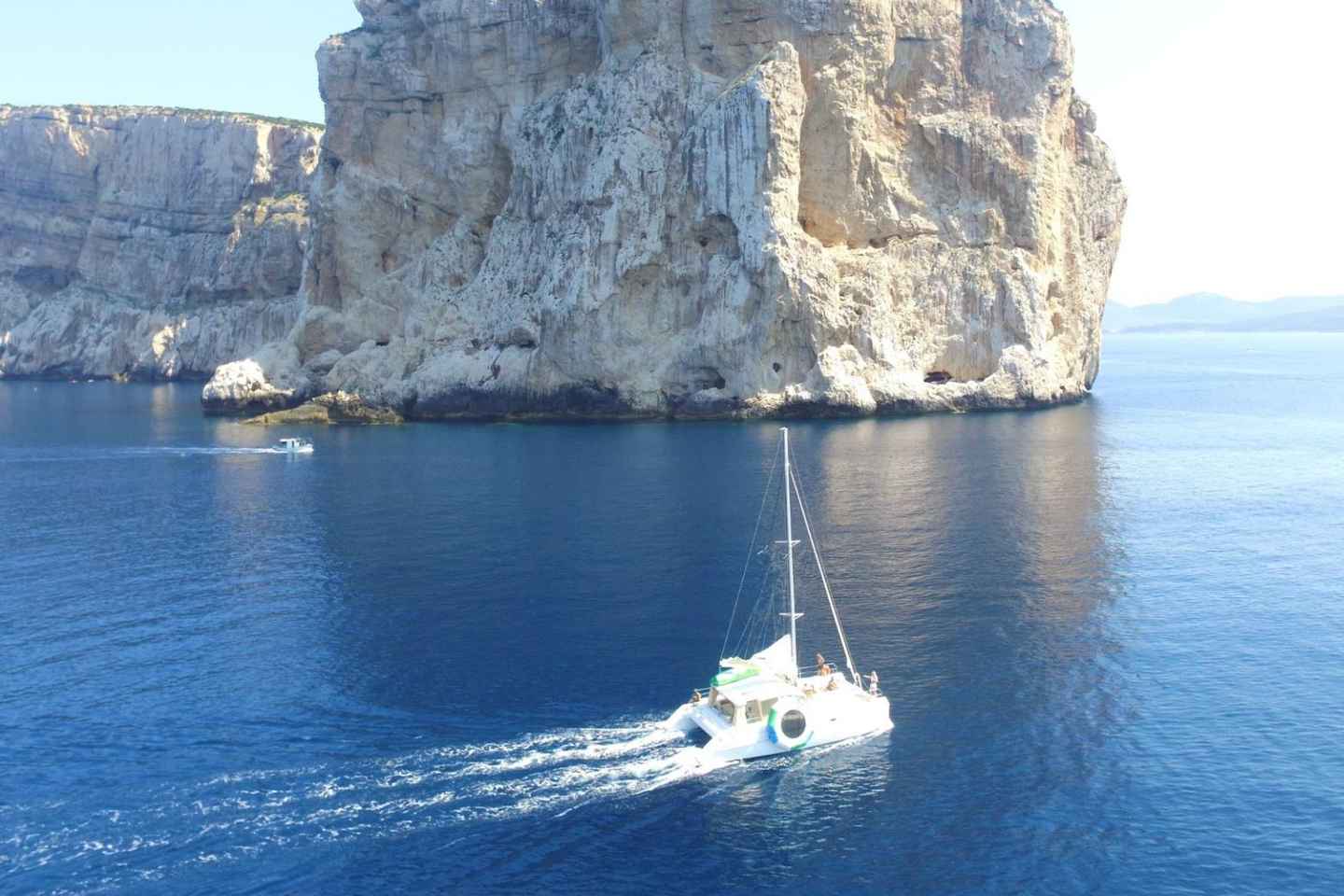 Porto Conte: Half-day catamaran tour with aperitif