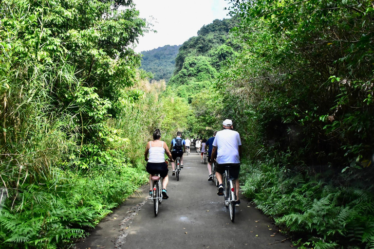 Cat Ba: Lan Ha Bay boutique cruises- Paseo en bici, kayak, comidas