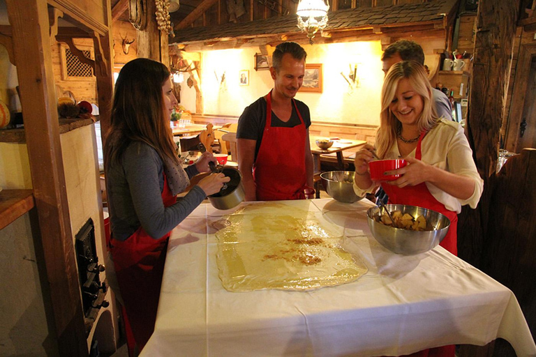 Visite guidée de la Mélodie du Bonheur et cours de cuisine à l'Edelweiss