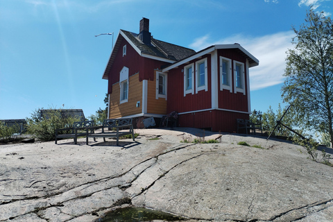 Helsinki: Cute Island Coffee Shop Visit with Lunch & Ferry