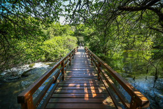 Ab Zadar: Tour zu den Krka-Wasserfällen, Schwimmen & Etno-Dorf