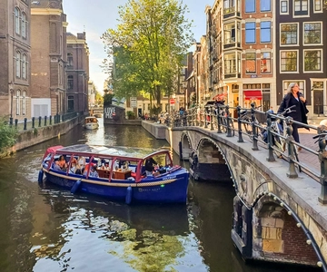 Amsterdam: Smoke and Lounge City Boat Cruise