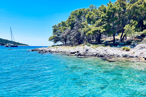 Ze Splitu/Trogiru: Błękitna Laguna i 2 wyspy - pół dnia prywatnieZe Splitu: prywatna półdniowa wycieczka do Błękitnej Laguny i Šolta Nečujam