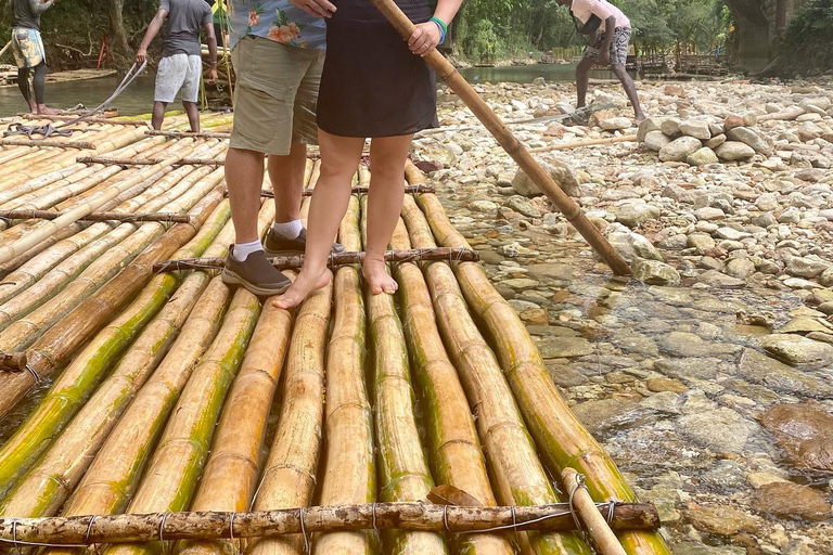 Fazenda de maconha, rafting de bambu e passeio pela praia da Caverna dos MédicosDe Montego Bay