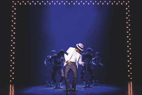 Hamburg: MJ – THE MICHAEL JACKSON MUSICAL & Boat Transfer
