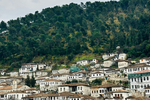 Berat: Rundtur till slottet, Mangalem, Gorica och Onufri-museet