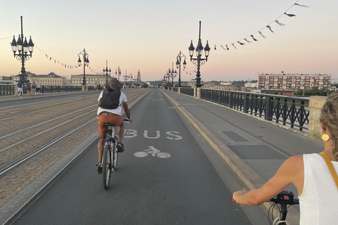 Bordeaux: Tour storico in bicicletta dei Tre Ponti