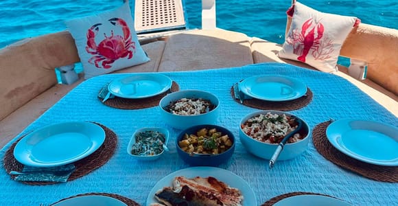 Bodrum: Sunset Boat Cruise with Dinner & Castle Views