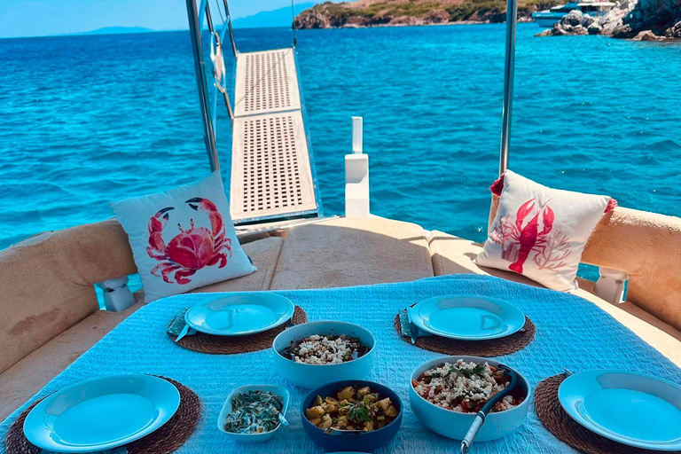 Bodrum: Sunset Boat Cruise with Dinner & Castle Views