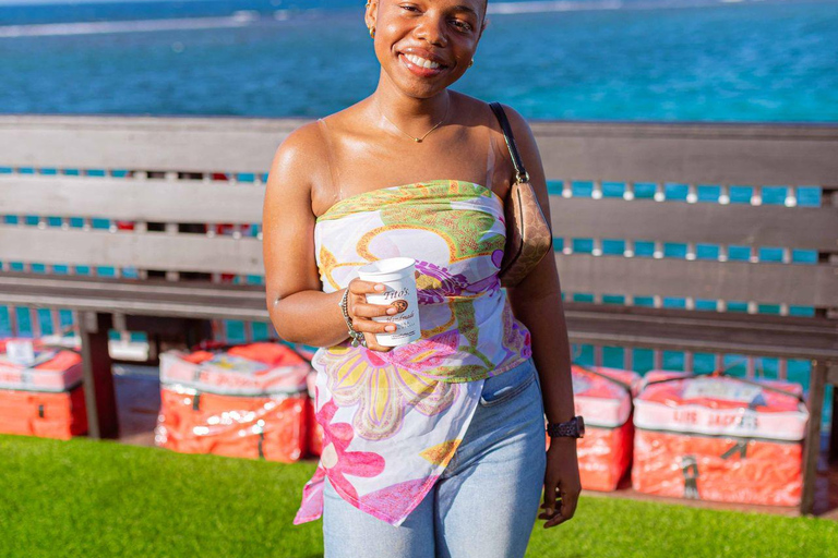 Montego Bay : Poko Loko Floating Bar Island Chill TourMontego Bay : Excursion détente sur l&#039;île du bar flottant Poko Loko