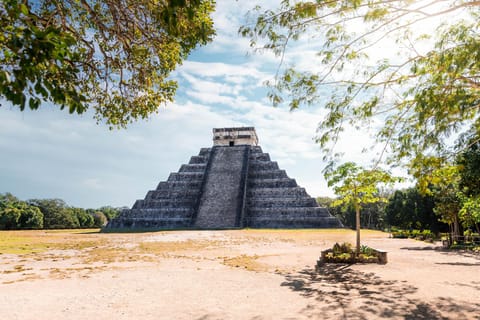 From Cancun: Chichen Itza Early Tour with Transportation
