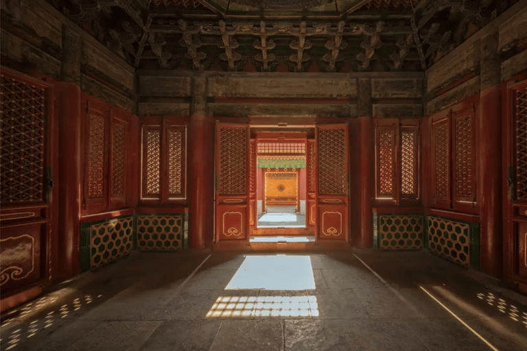 The Forbidden City + Jingshan Park (English Tour Guides)